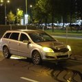 В Вильнюсе автомобиль врезался в остановившийся у светофора мотоцикл