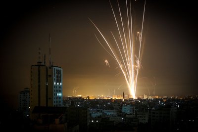 Konfliktui intensyvėjant, Izraelis bombarduoja Gazos Ruožą