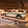 Plikledis Vilniuje: posūkyje apvirto policijos automobilis