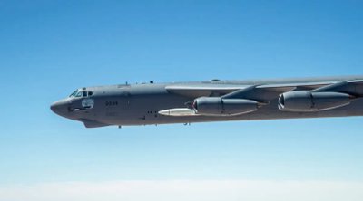 AGM-183 ARRW raketa, skraidinama bombonešio B-52H. USAF/Lockheed Martin nuotr.