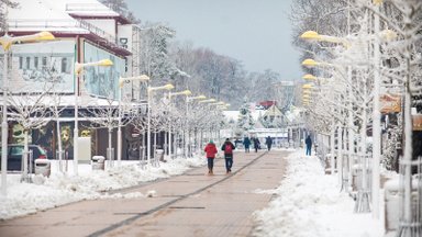 Palangą nuklojo sniegas: vaizdai gniaužia kvapą