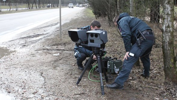 Kuriozas: gavo baudą už viršytą greitį, nors nei važiavo, nei vairavo