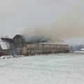 Nufilmuotas gaisras Kėdainių rajone: nukentėjo vyras, ugniagesiai gelbėjo pusšimtį paukščių