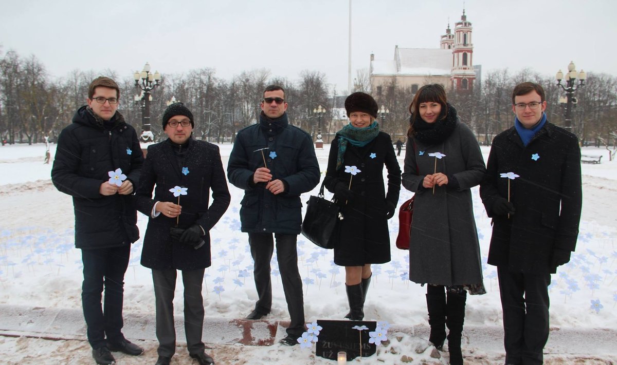 Ambasada RP w Wilnie dołączyła do akcji „Niezapominajka”