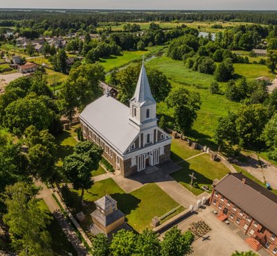 Darbėnų bažnyčia