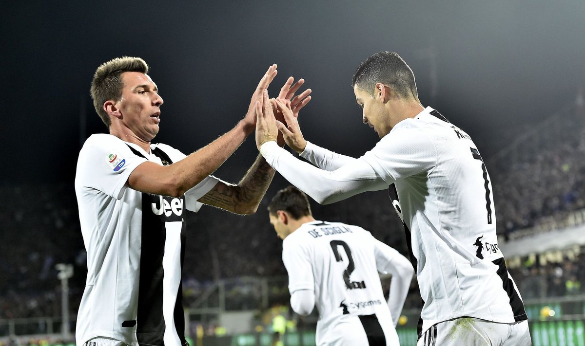 Mario Mandžukičius (kairėje), Cristiano Ronaldo