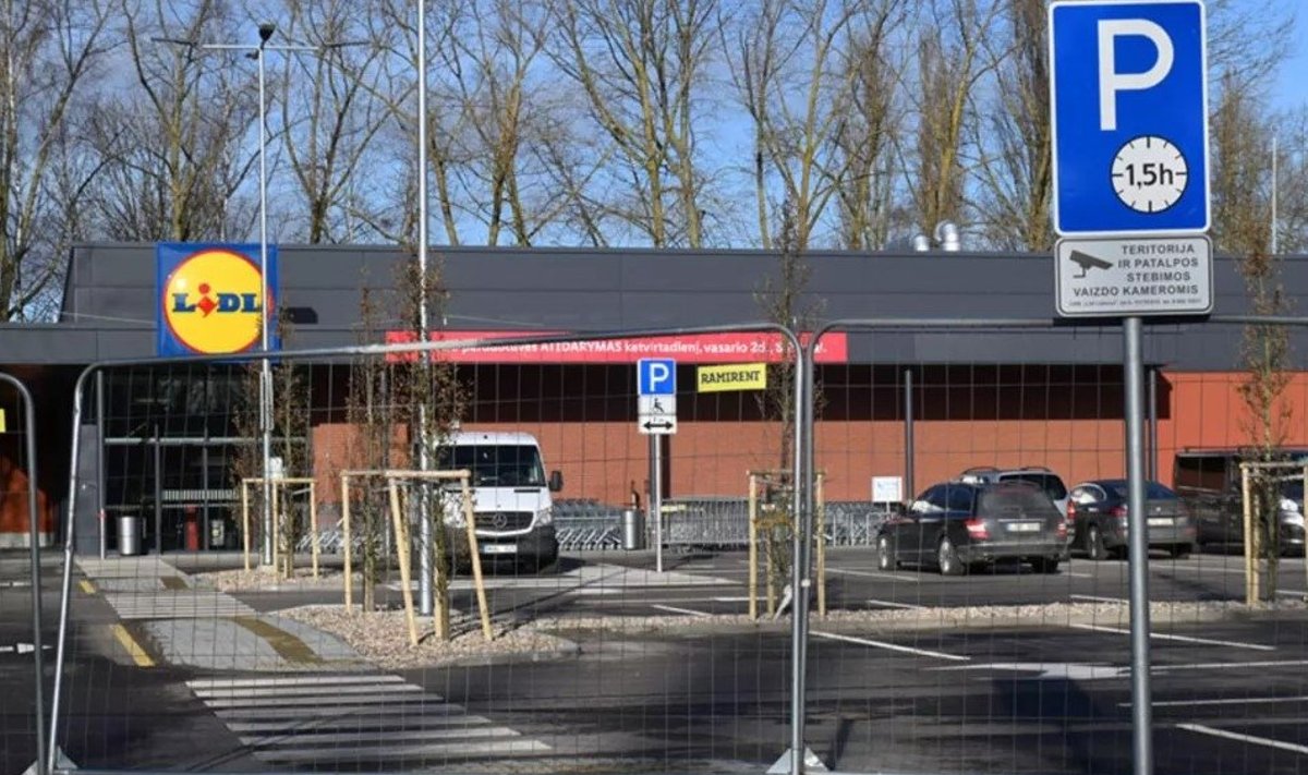 „Lidl“ prie naujos parduotuvės apribojo stovėjimo laiką iki 1,5 val.