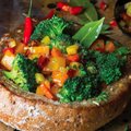 Sveikata kiekviename kąsnyje – daržovių ragu ruginėje duonoje