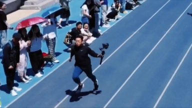 TV operatorius nenusileido 100 metrų sprinto rungtyje dalyvavusiems studentams