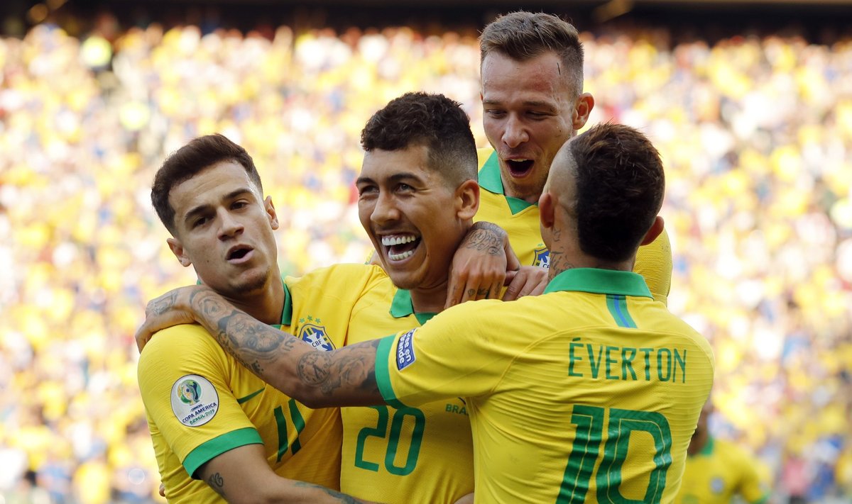 Brazilijos rinktinė, Roberto Firmino džiaugiasi įvarčiu 