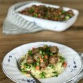 Pavasariški mėsos kukuliai su bulvių koše: valgysite ir pietums, ir vakarienei