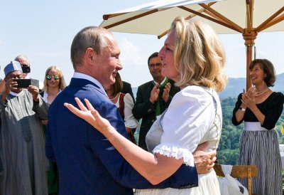 Vladimiras Putinas ir Karin Kneissl 