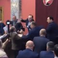 [Delfi trumpai] Sakartvelo parlamente – deputatų muštynės (video)