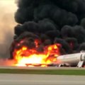 Liepsnojančiame lėktuve Maskvoje žuvo 41 žmogus, skelbiama, kad evakuaciją stabdė bagažą pasiimti bandę keleiviai
