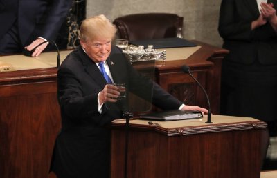 Donaldas Trumpas skaito metinį pranešimą