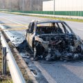 Magistralėje Via Baltica sudegė sportinis BMW