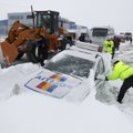 Rumunija uždarė sienas transporto priemonėms be žieminių padangų
