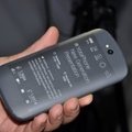 Telefonus su dvigubu ekranu ketinusi gaminti Rusijos kompanija – sukčiai?