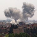 Mėgėjiškame vaizdo įraše užfiksuoti Sirijos miestų bombardavimai