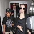 Aplinkinius baugina A. Jolie santykiai su šiuo vyru: įtarė baisiais lytiniais nukrypimais FOTO