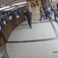 Izraelis paviešino vaizdo įrašą, kuriame matyti į Šifos ligoninę atgabenti įkaitai
