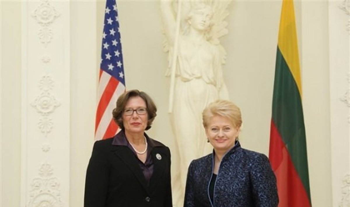 JAV ambasadorė Anne E. Derse ir prezidentė Dalia Grybauskaitė