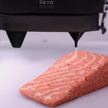 Nauja maisto era: prekybos centruose parduodama pirmoji pasaulyje 3D spausdintuvu atspausdinta lašiša