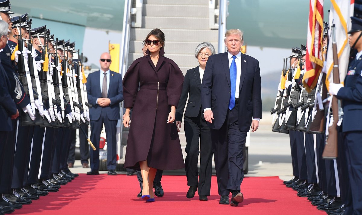 D. Trumpas su pirmąja ponia atvyko į Pietų Korėją
