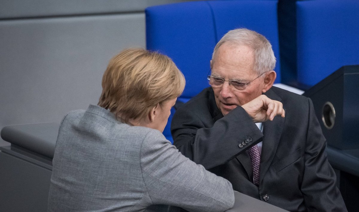 Wolfgangas Schäuble, Angela Merkel