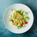 Vištienos ir agurkų salotos su krapais – sveika valgyti vienas
