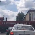 Negalėjo patikėti savo akimis: absurdiškiausia pavadintoje Kauno pervažoje pamatė traukinį