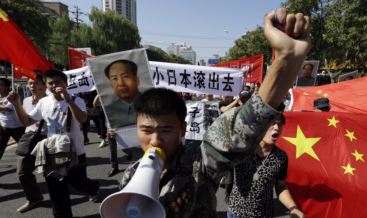 Tūkstančiai žmonių dalyvavo demonstracijoje prie Japonijos ambasados Pekine