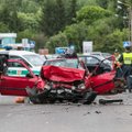 Kaune nuo policijos sprukęs vairuotojas sukėlė didelę avariją - žmones vadavo ugniagesiai