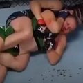 Prisvilęs Stoliarenko grįžimas į UFC: narve praliejo kraują ir pasidavė amerikietei Avilai
