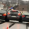 Dviejų BMW ir „Mazda“ „sumuštinis“ užblokavo eismą Kaune