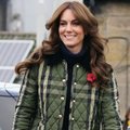 Kate Middleton ką tik pasirodė vilkėdama praeityje madingus džinsus – tokie tinka ir aukštoms, ir žemoms moterims
