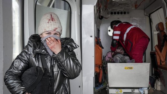 Ant medikų rankų mirusi šešiametė Ukrainoje pravirkdė gydytojus: „Parodyk Putinui šito vaiko akis“