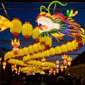 Pakruojo dvaras sušvito naujomis spalvomis: į kinų žibintų festivalį traukia žmonės iš visos Lietuvos