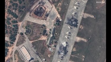 Palydovinėse nuotraukose iš Krymo – sunaikinti Rusijos lėktuvai