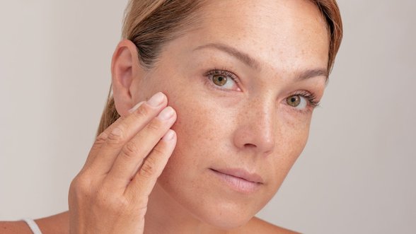 Kosmetologės patarimai, kaip žiemą turėti švytinčią ir sveiką odą: vieną žingsnį daugelis praleidžia
