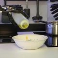 Ateities virtuvėje - gardžius patiekalus gaminantis robotas