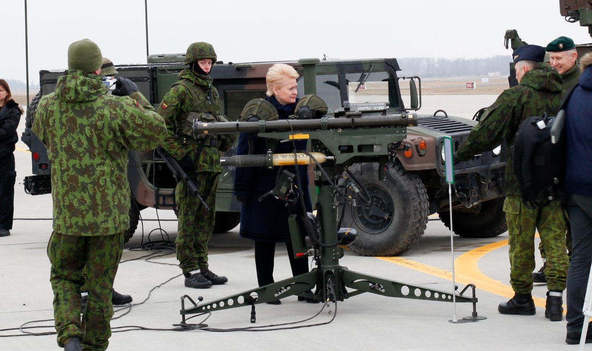 Dalia Grybauskaitė lankosi Karinių oro pajėgų Aviacijos bazėje