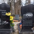 Gilyn į Rusiją: džipas ant paminklo ir angliški užrašai