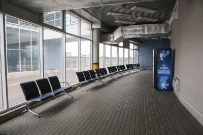 Vilniaus oro uosto vieta, kur tenka laukti keleiviams prieš skrydį