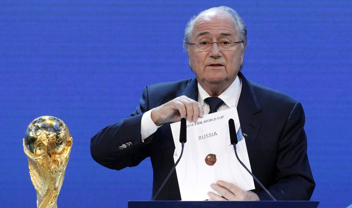 Seppas Blatteris traukia voką su užrašu Rusija 