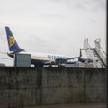 „Ryanair“ lėktuve įkalintus lietuvius papiktino bendrovės elgesys