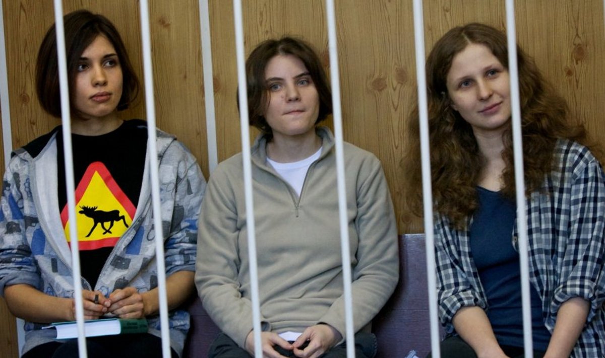 "Pussy Riot" merginos: Nadežda Tolokonikova, Marija Aliochina ir Jekaterina Samucevič
