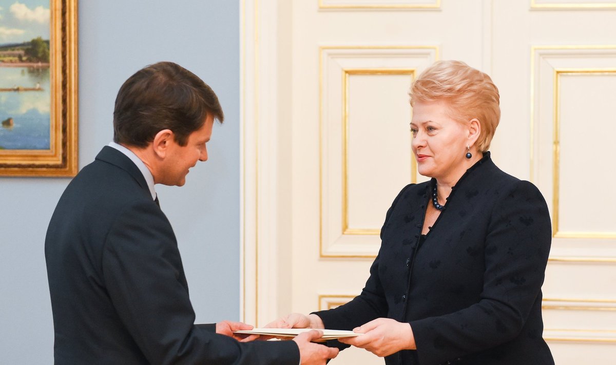 President Grybauskaitė presents letters of credence to Lithuania's new ambassador to NATO Vytautas Leškevičius