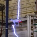 Eksperimentas: žaibu nutrenkė droną - geriau to nekartoti