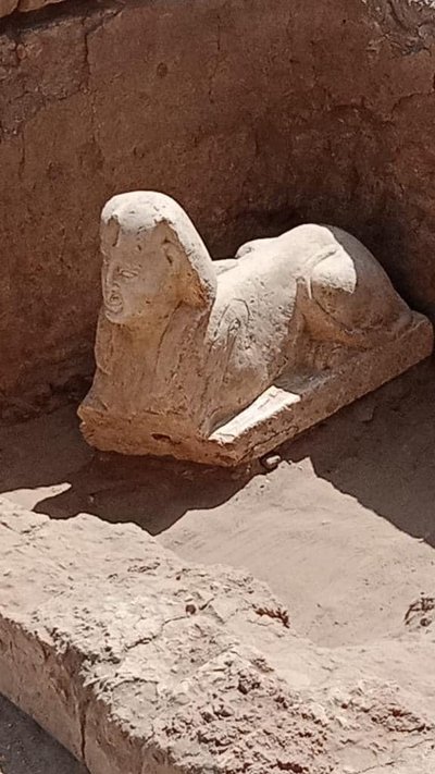 Egipte aptiktas besišypsantis sfinksas. Egypt Tourism and Antiquities Ministry nuotr.
